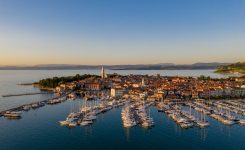 Izola stavi na izvensezono