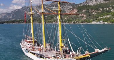 Šolska ladja Jadran Šolska ladja Jadran